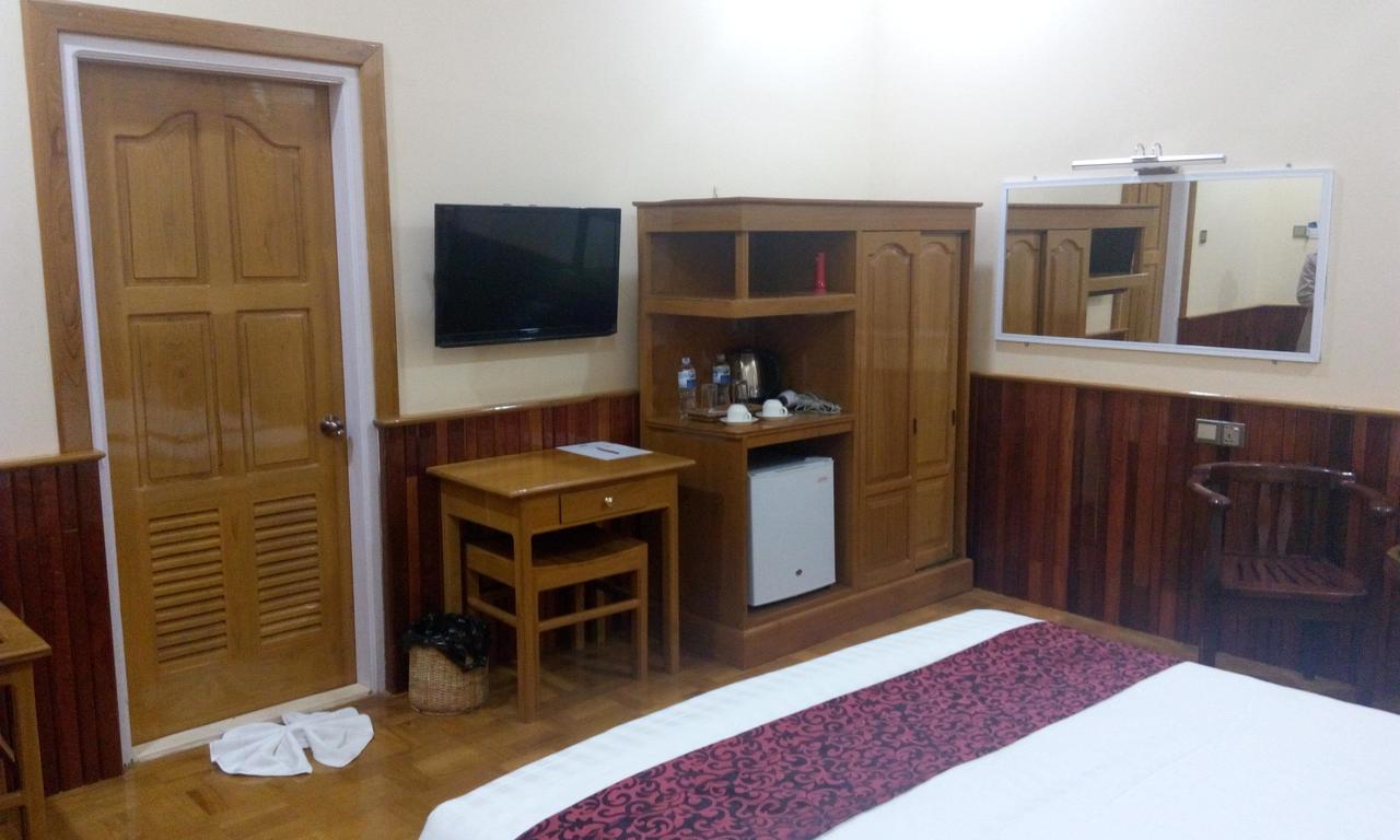Hotel Juno Pakokku Екстер'єр фото